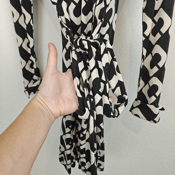 Diane von Furstenberg DVF Black White Chain Link Giant Julian Silk Wrap Dress 2 - Picture 13 of 15